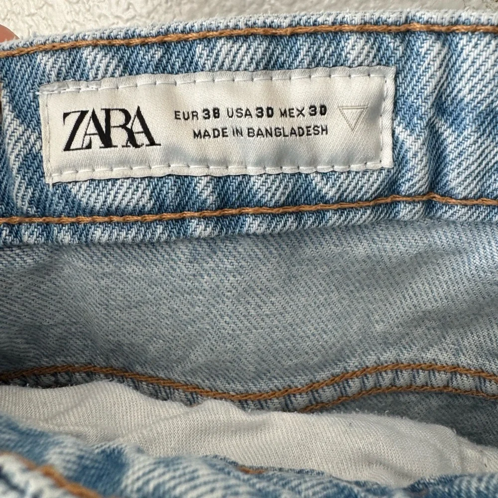 Zara Mens Cargo Denim shorts distressed